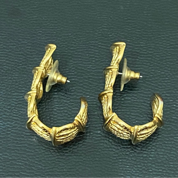 Vintage NAPIER Gold Tone Filigree Twisted Rope Cage Half Hoop Earrings 19.1g - Picture 2 of 9